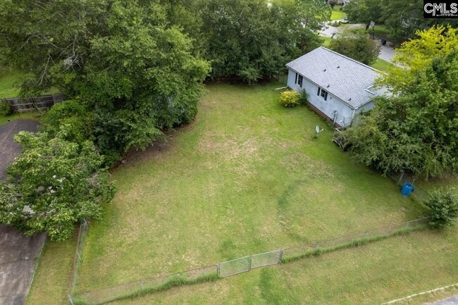Building Photo - 140 Meadow Wood Dr