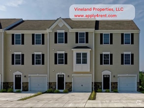 Building Photo - 2102 E Oak Rd
