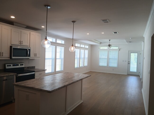 Foto del edificio - 620 Pine Brook Cir