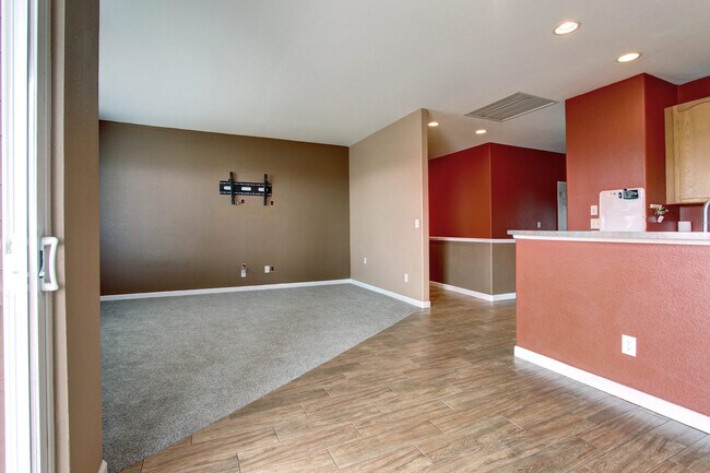 Foto del edificio - The Meadows of Castle Rock Ranch home w/finished basement & Mountain Views.