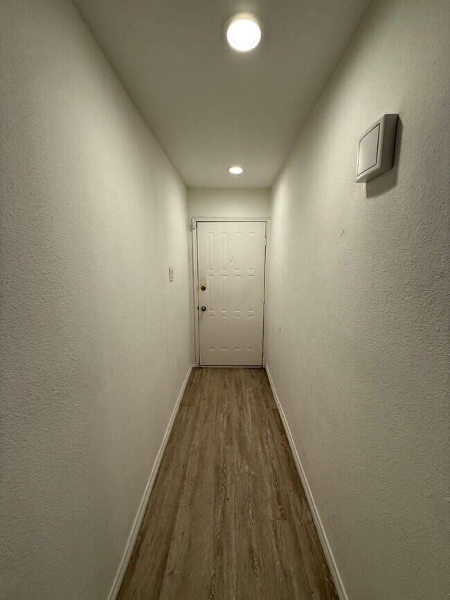 Foto del edificio - 7522 Holly Hill Dr