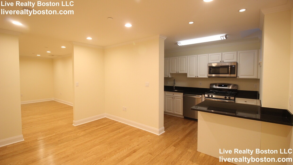 Primary Photo - 22 Chauncy St