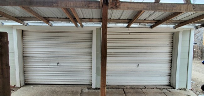 Building Photo - 307 W 17th St