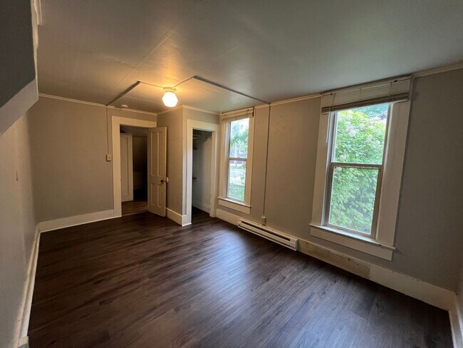 Building Photo - 824 High St