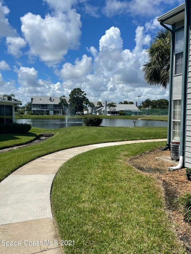 Foto del edificio - 4610 Lake Waterford Way