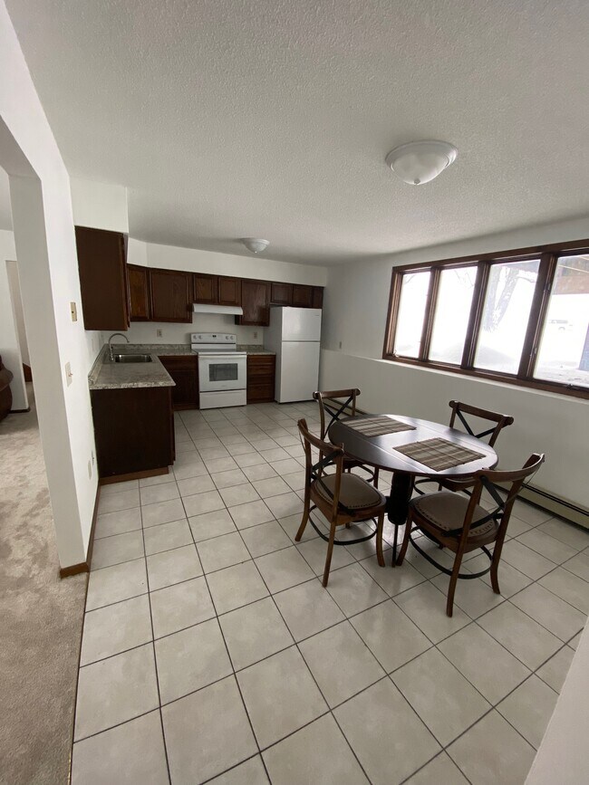 Kitchen/Dining - 9830 Upper 161st St W