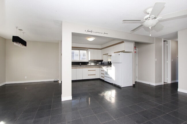Building Photo - Bright and Spacious Main Floor Apartment f...