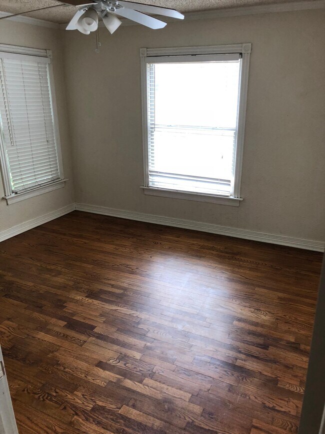 Foto del edificio - 3828 Collinwood Ave