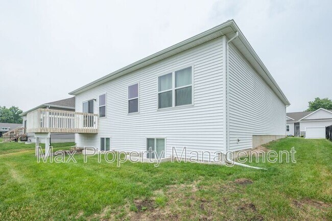 Foto del edificio - 425 SE Willow Run Ln