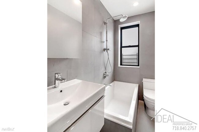 Foto del edificio - 78 Linden Blvd