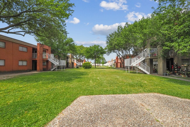 Building Photo - La Paloma Village Apartments