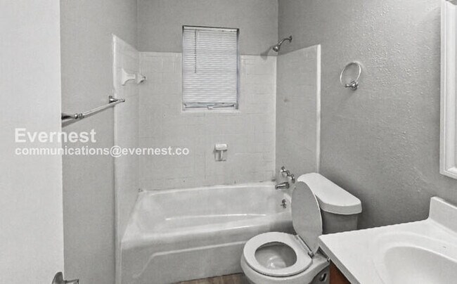 Foto del edificio - 1024 4th Ave W