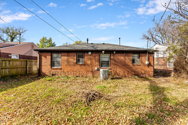 Foto del edificio - 1780 N Old Manor Rd