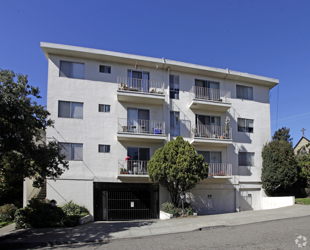 Building Photo - 469 Van Buren Ave
