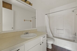 Building Photo - 217 Lazy Ln