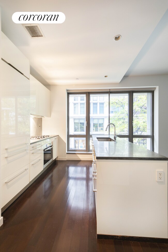 Foto del edificio - 4 W 21st St