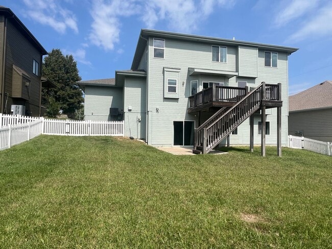 Building Photo - Home For Rent Papillion