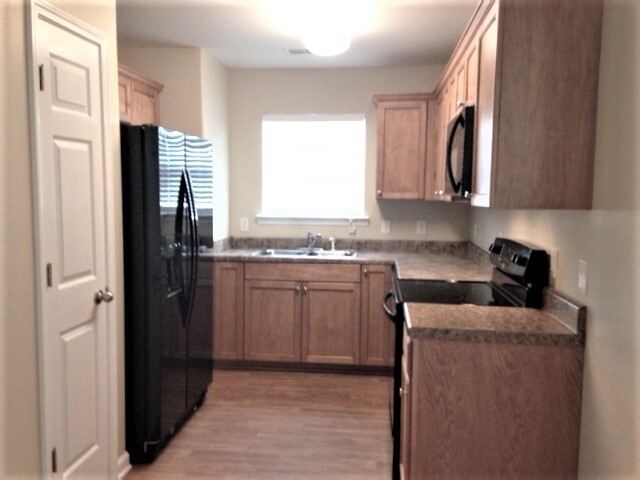 Building Photo - 151 Lakepointe Drive
