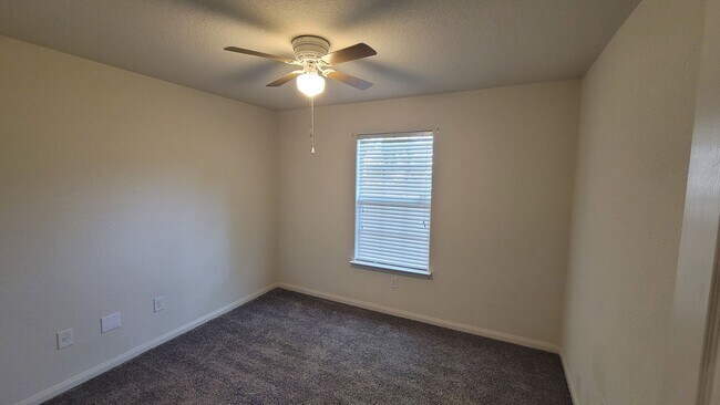 Foto del edificio - 2 bedroom 2 Bathroom House