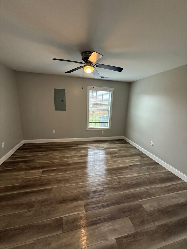 Foto del edificio - 1035 Judah Bear Blvd