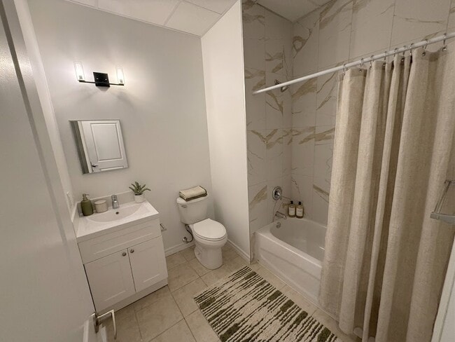 Main Floor 2 Bed - 88 York St