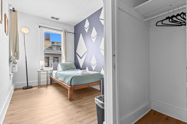 Building Photo - 424 2nd St N