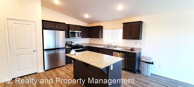Building Photo - 4 br, 3 bath House - 1238 Allegiance Aevenue