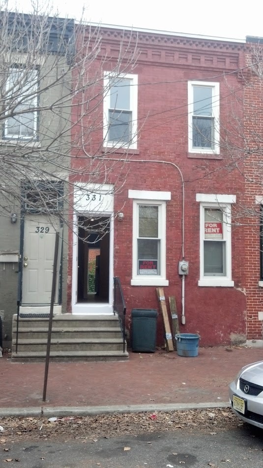 Photo - 331 Point St House