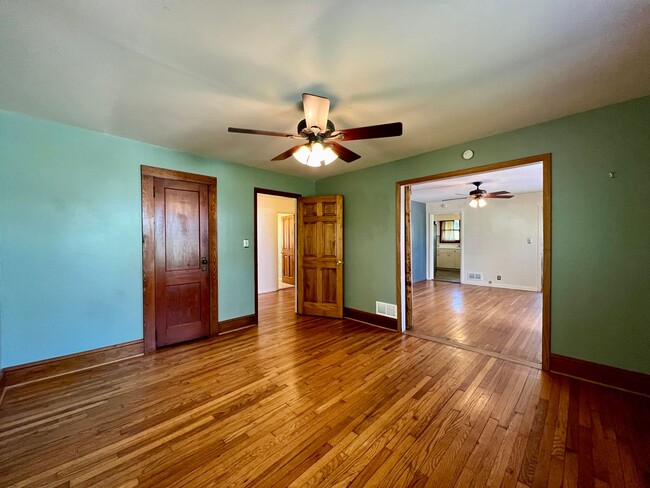 Foto del edificio - 3 Bedroom, 1 Bath, Nice Backyard!