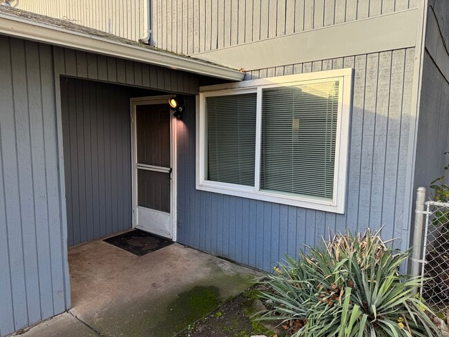 Foto del edificio - Updated 2 bedroom 1.5 bathroom duplex in Springfield!