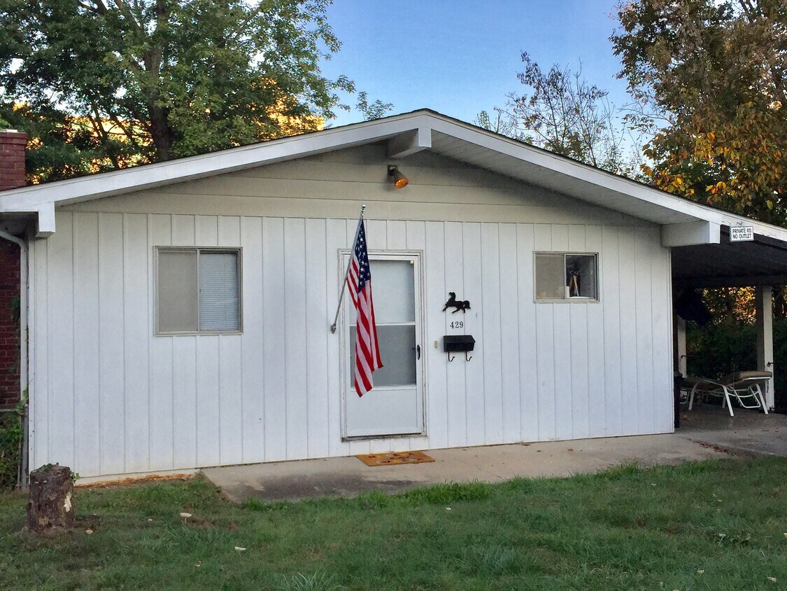429 N Roosevelt St, Bloomington, IN 47408 House Rental in Bloomington