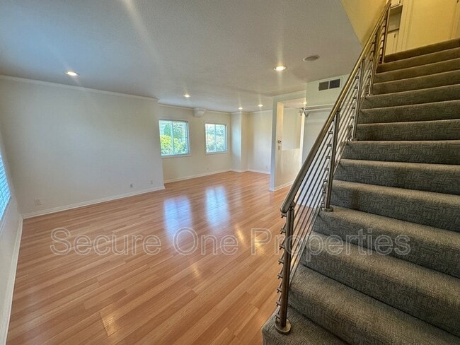 Foto del edificio - 248 Green Heath Pl