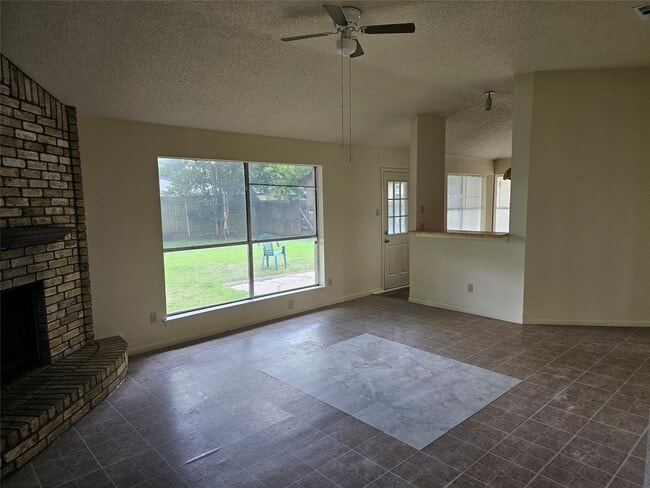 Foto del edificio - 8503 Fairbrook Ln