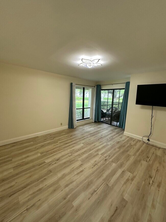 Foto del edificio - 14 Lexington Ln E
