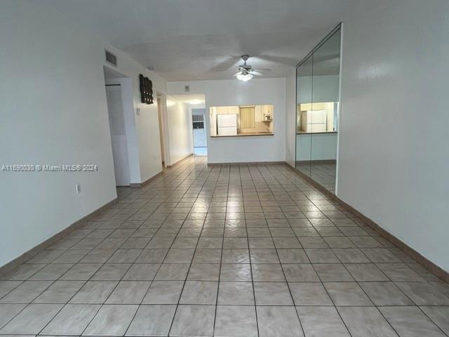 Building Photo - 305 W 68th St