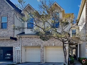 Building Photo - 2 Stonebriar Ct