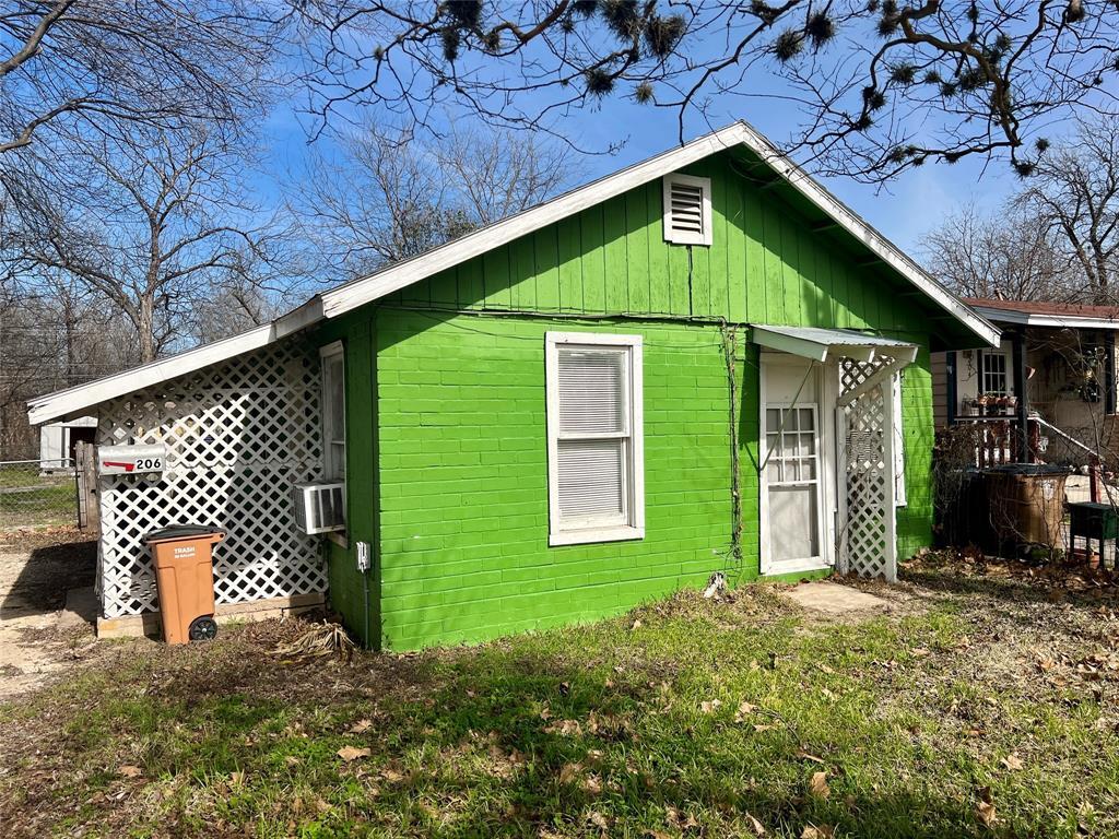 Primary Photo - 206 W N Loop Blvd