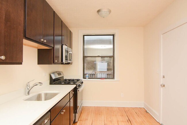 Foto del edificio - 2332.5 N Spaulding Ave