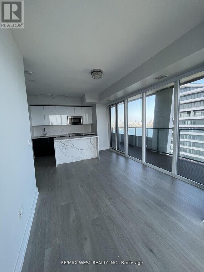 Building Photo - 30 Shore Breeze Dr