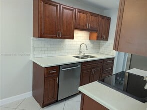 Building Photo - 811 SW 13th St