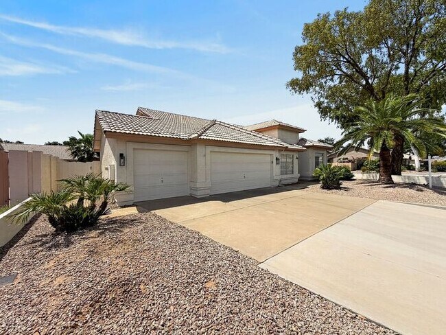Foto del edificio - Core Chandler 85226 | 4-Bedroom Home with Pool & 3-Car Garage