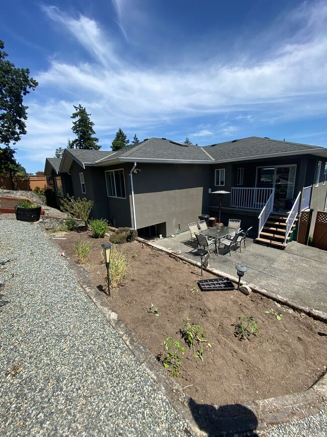 Building Photo - 3930 Helen Rd