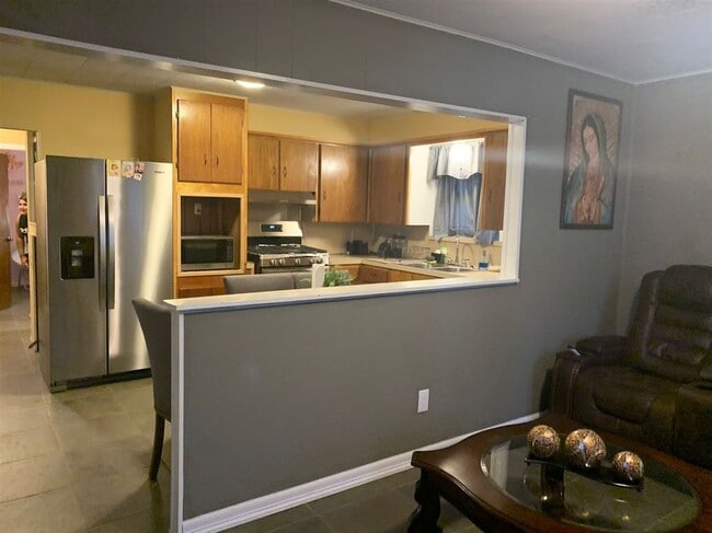 Building Photo - 216 Katherine St