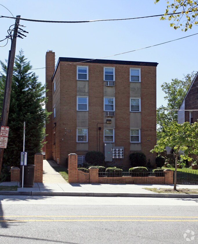 Building Photo - 7723 Alaska Ave NW