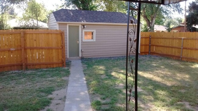 Foto del edificio - AWESOME 3-BDRM HOME NEAR DU - INCLUDES GAR...