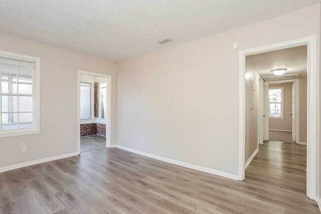 Foto del edificio - 1130 Saratoga Blvd