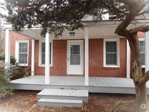 Building Photo - 911 Shady Oak Ln