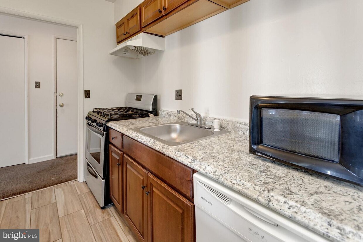 536 Wilson Bridge Dr Unit 6737 D1, Oxon Hill, MD 20745 Room for Rent