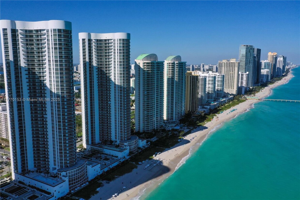 Primary Photo - 16001 Collins Ave