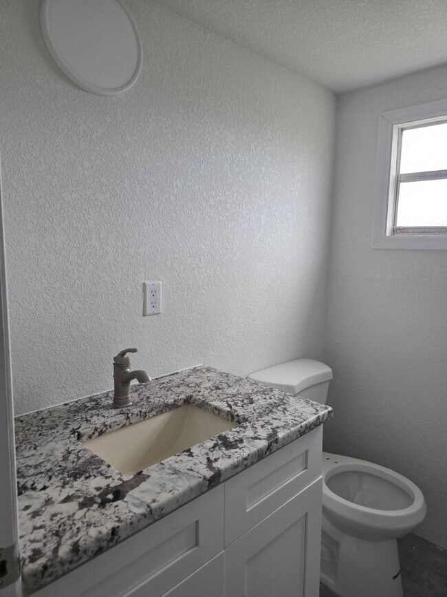 Foto del edificio - 933 Chandrika Pl